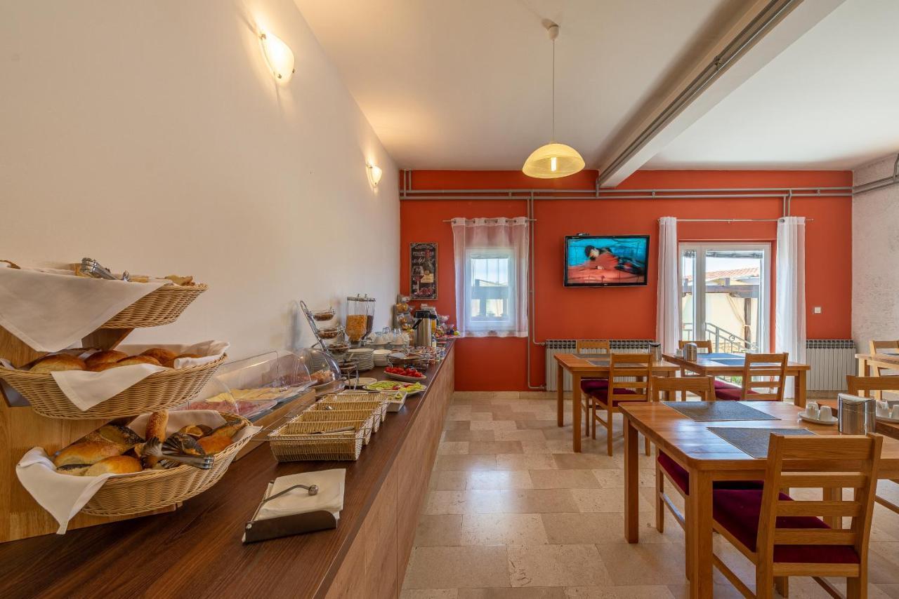 Bed & Breakfast Maki Biograd Na Moru Bagian luar foto