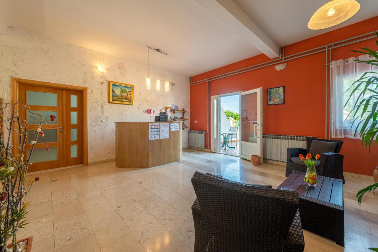Bed & Breakfast Maki Biograd Na Moru Bagian luar foto