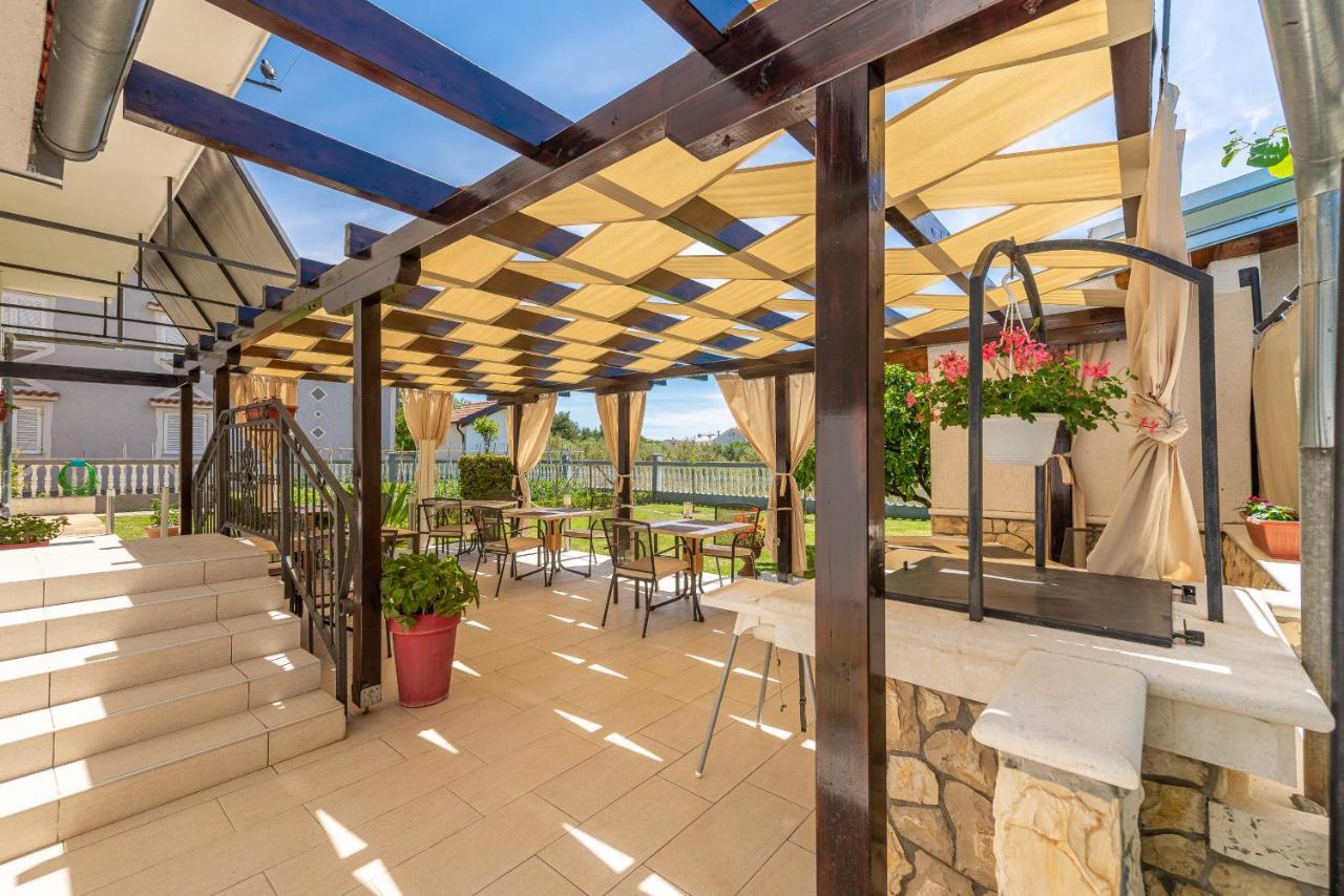 Bed & Breakfast Maki Biograd Na Moru Bagian luar foto