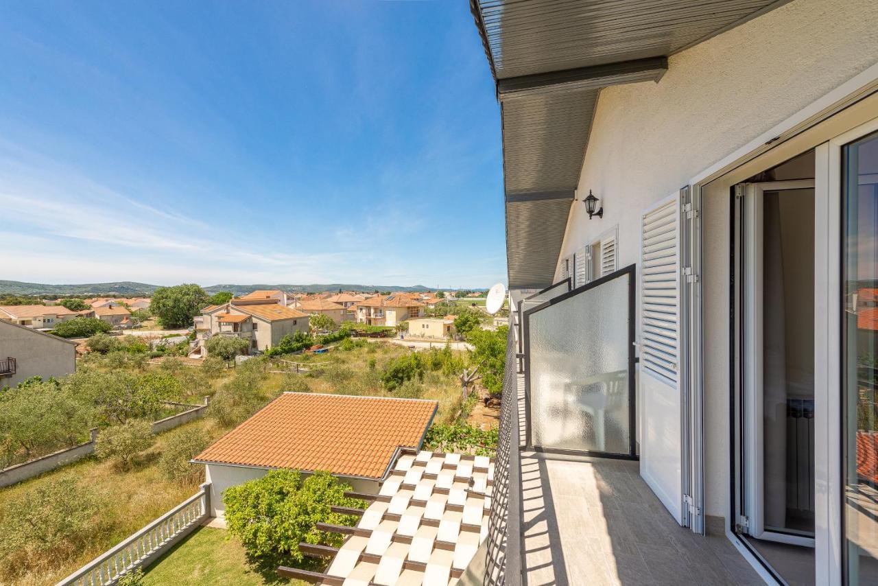 Bed & Breakfast Maki Biograd Na Moru Bagian luar foto
