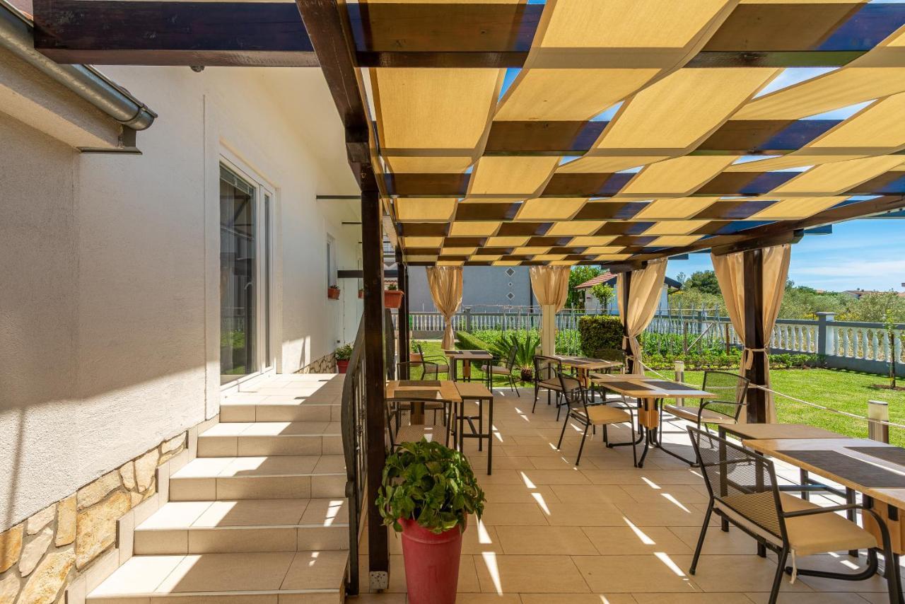 Bed & Breakfast Maki Biograd Na Moru Bagian luar foto