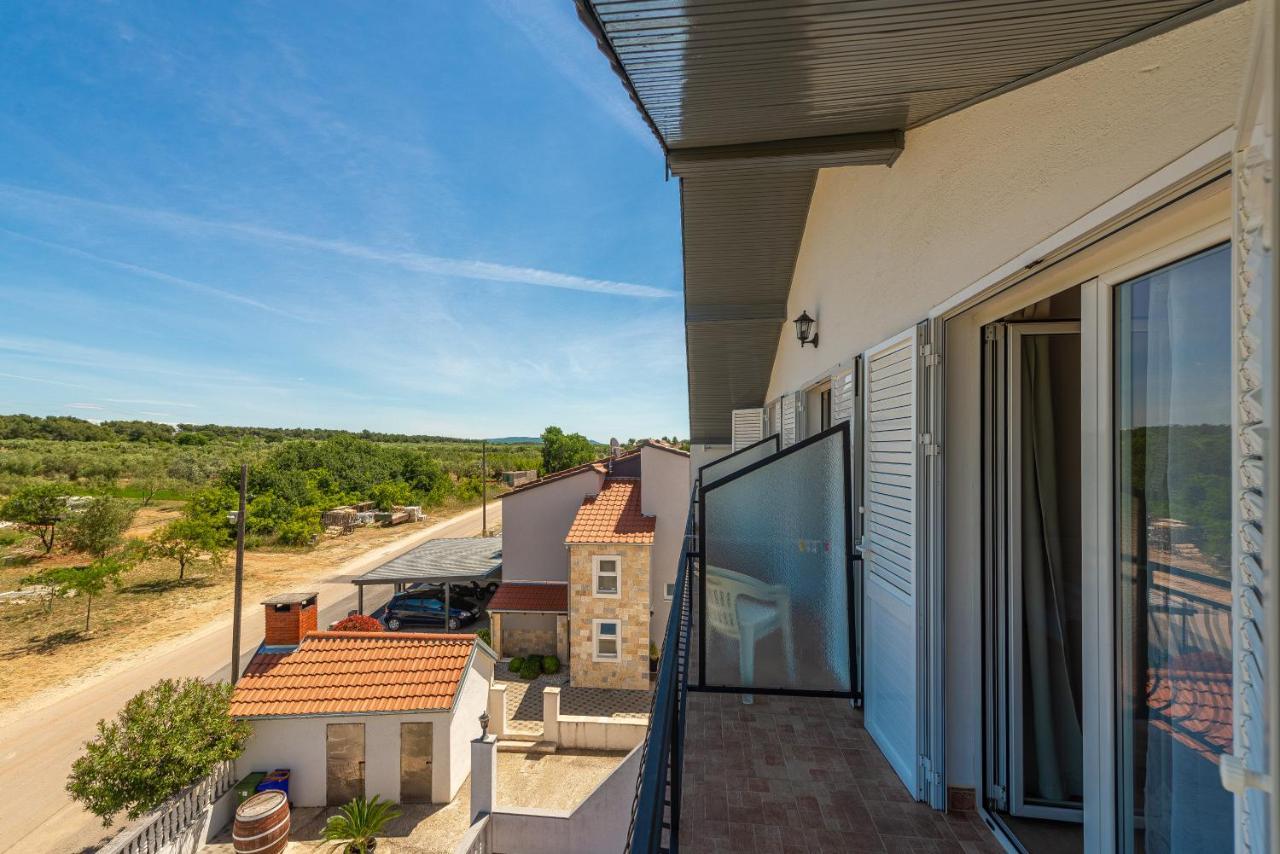 Bed & Breakfast Maki Biograd Na Moru Bagian luar foto