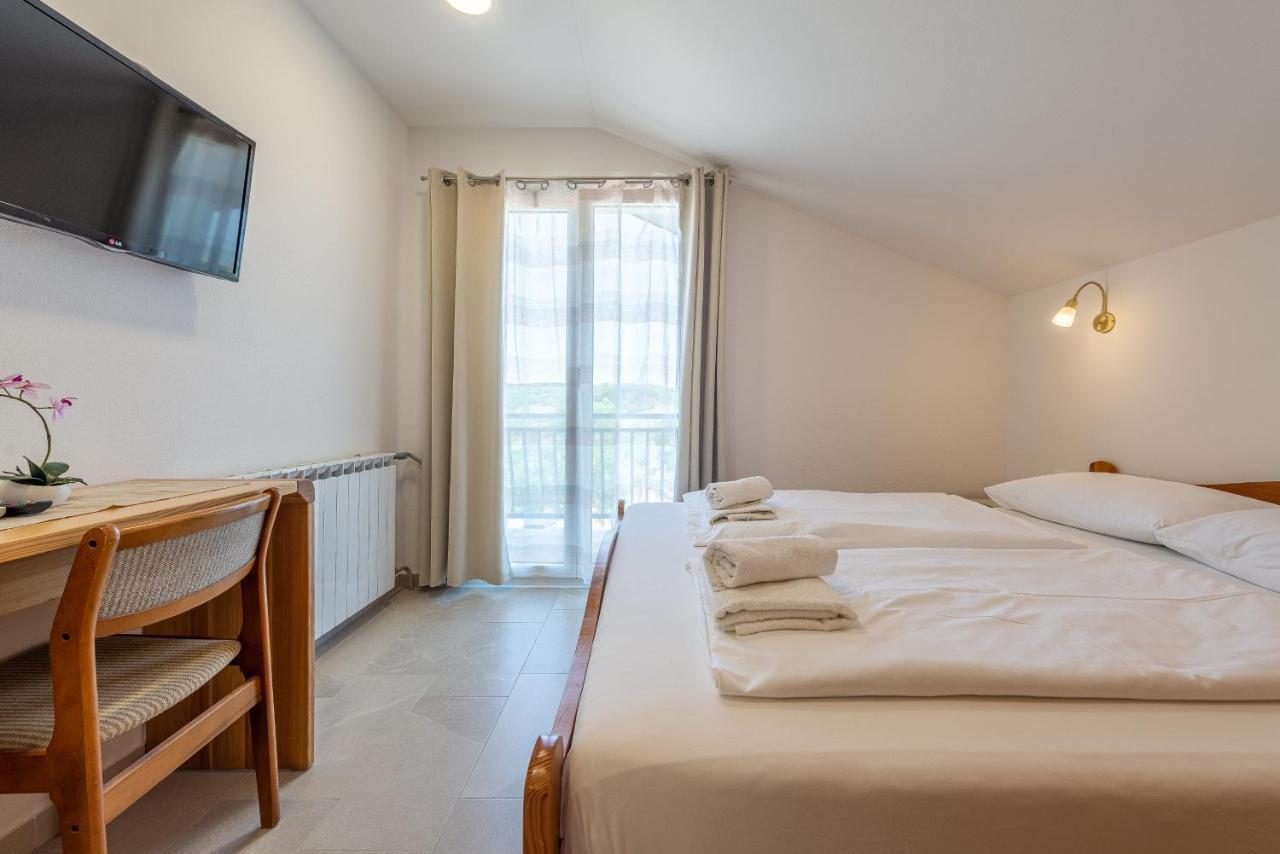 Bed & Breakfast Maki Biograd Na Moru Bagian luar foto