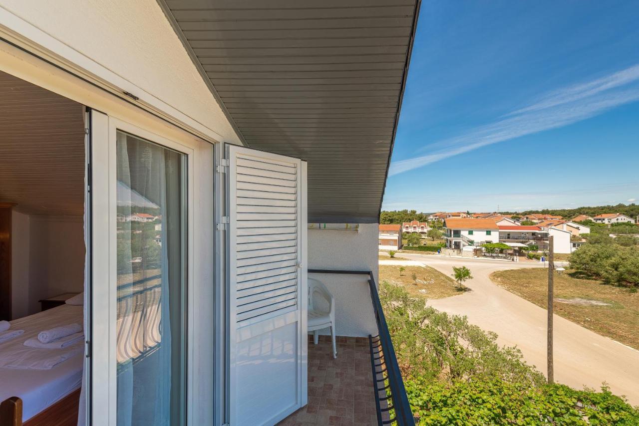 Bed & Breakfast Maki Biograd Na Moru Bagian luar foto