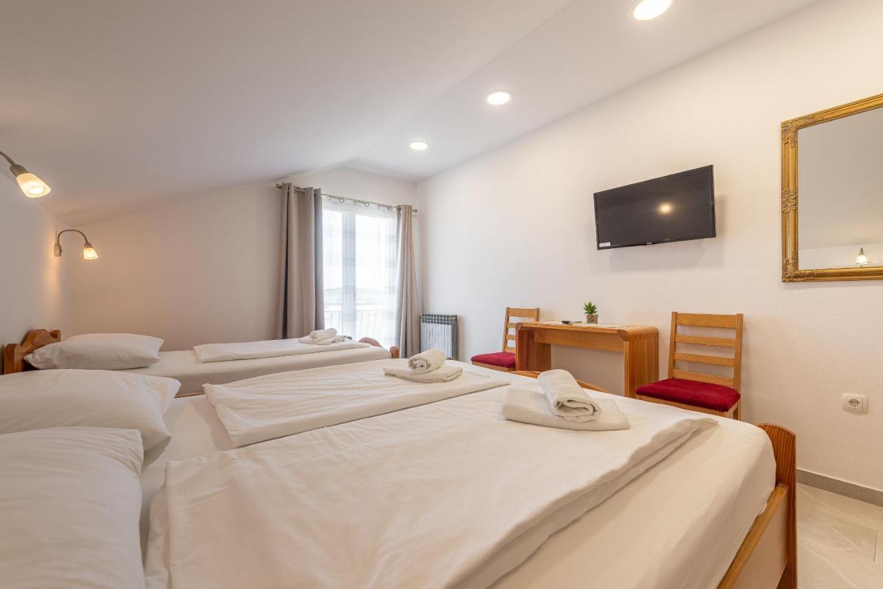 Bed & Breakfast Maki Biograd Na Moru Bagian luar foto