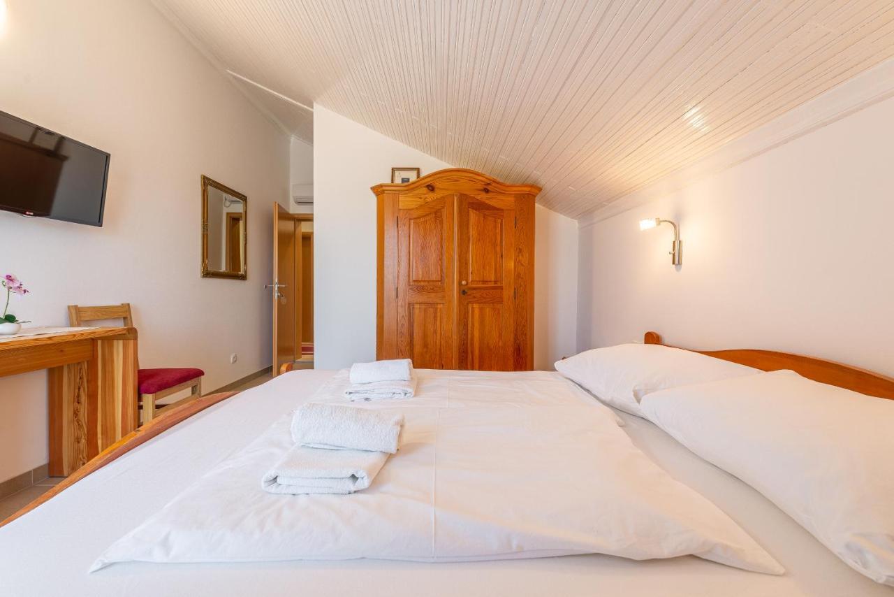 Bed & Breakfast Maki Biograd Na Moru Bagian luar foto