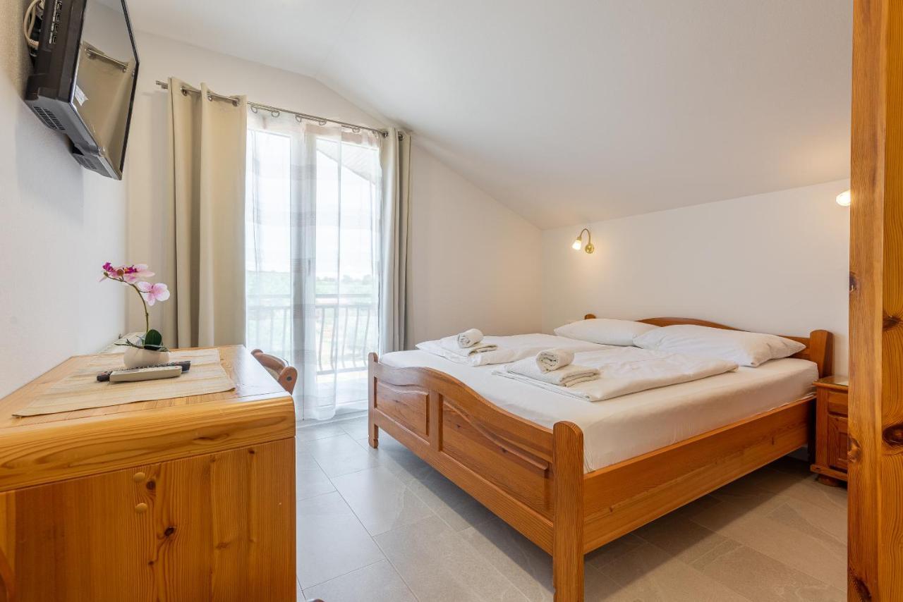 Bed & Breakfast Maki Biograd Na Moru Bagian luar foto
