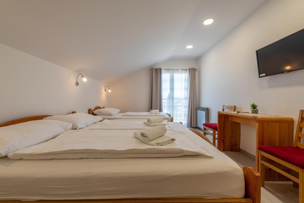 Bed & Breakfast Maki Biograd Na Moru Bagian luar foto