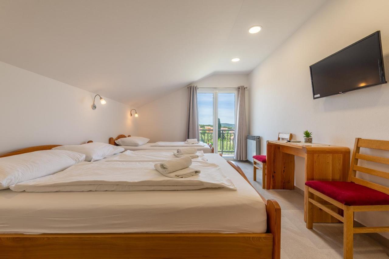 Bed & Breakfast Maki Biograd Na Moru Bagian luar foto