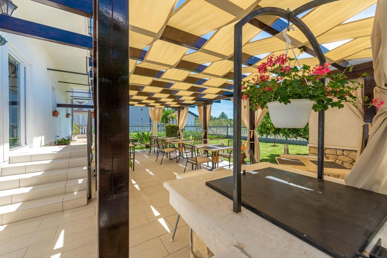 Bed & Breakfast Maki Biograd Na Moru Bagian luar foto