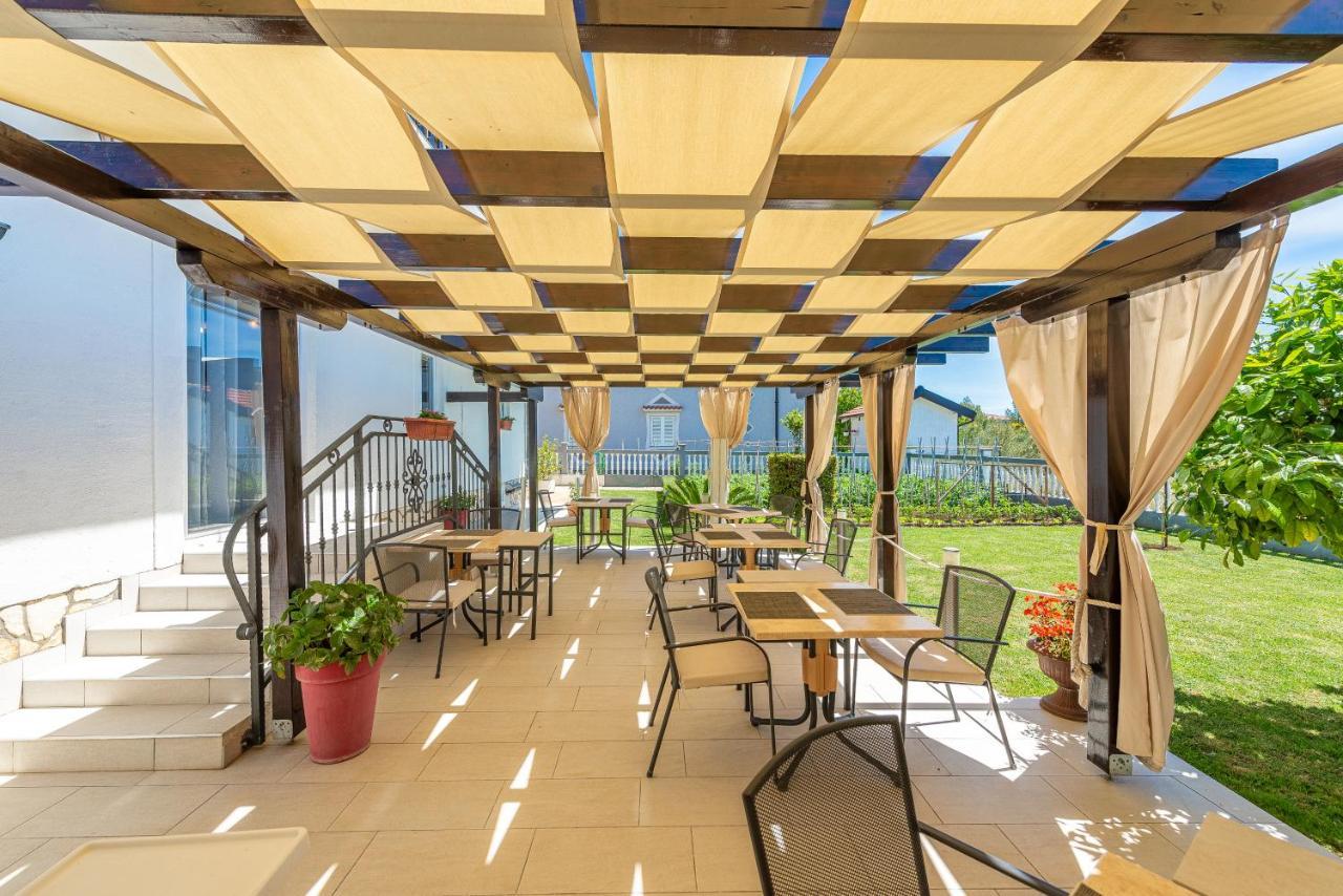 Bed & Breakfast Maki Biograd Na Moru Bagian luar foto