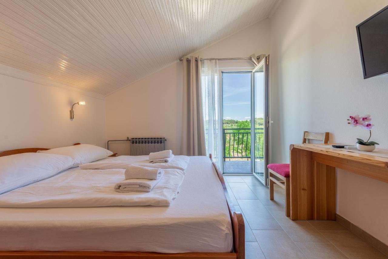 Bed & Breakfast Maki Biograd Na Moru Bagian luar foto