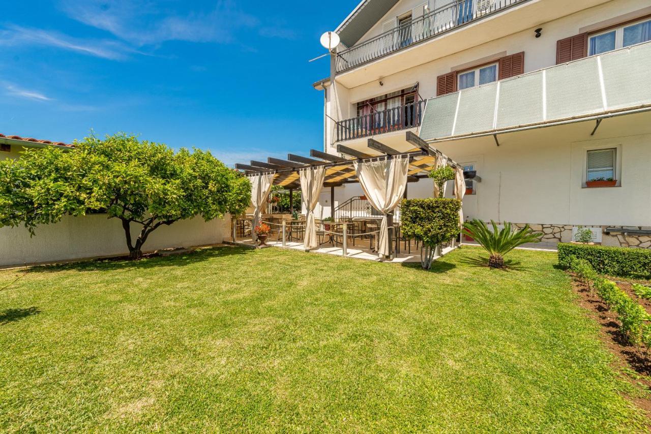 Bed & Breakfast Maki Biograd Na Moru Bagian luar foto