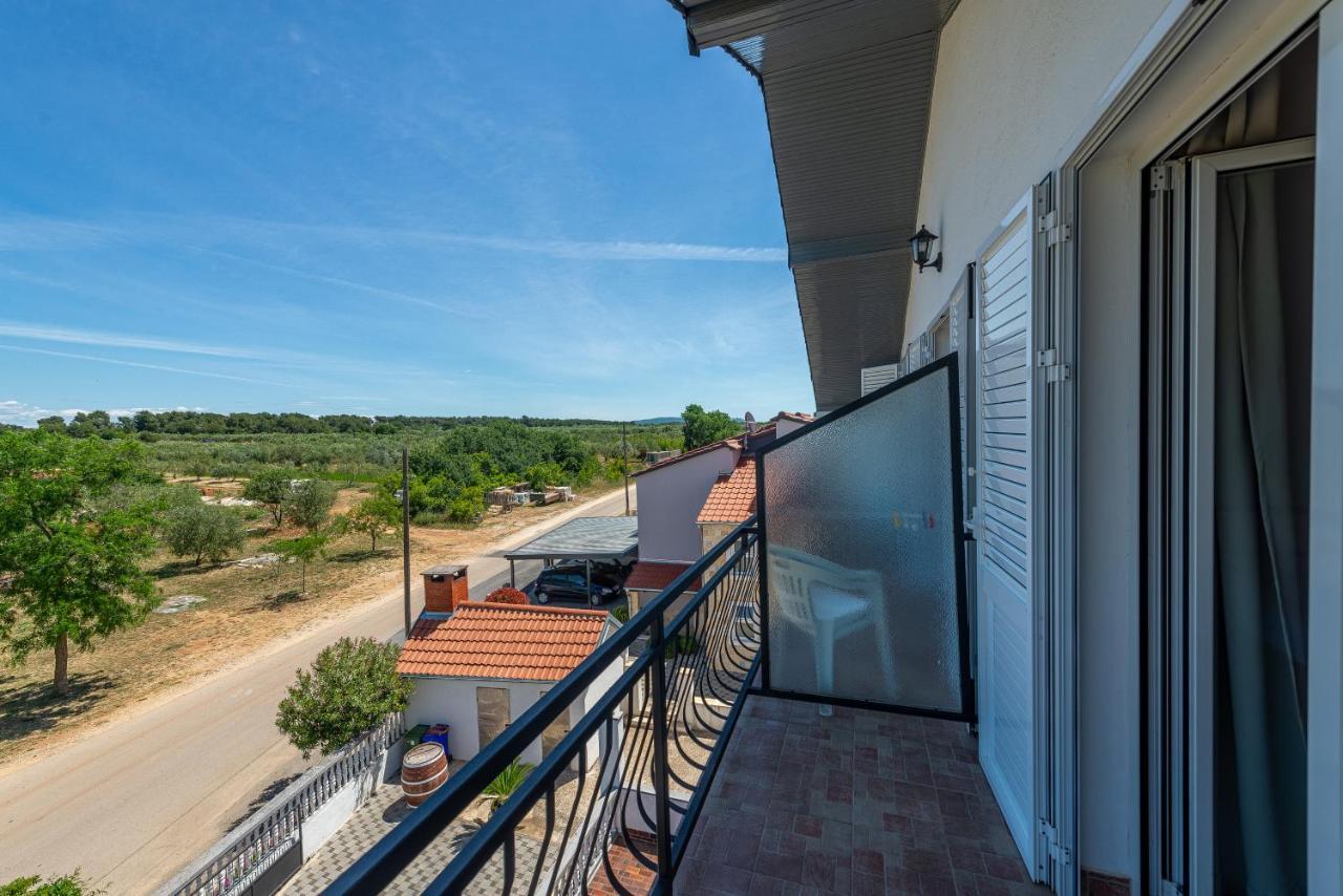 Bed & Breakfast Maki Biograd Na Moru Bagian luar foto