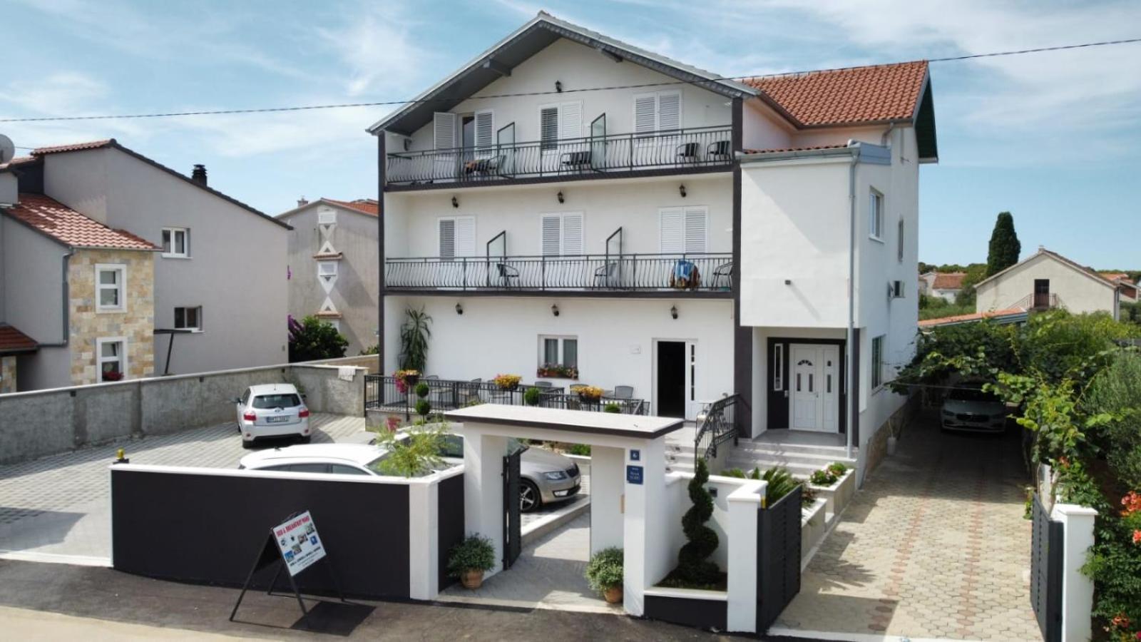 Bed & Breakfast Maki Biograd Na Moru Bagian luar foto